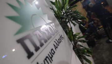 Επιμένει το ΠΑΣΟΚ και ζητάει εκλογές