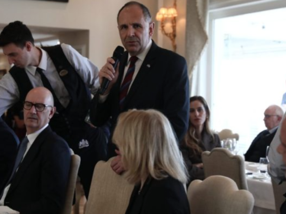 Επίσημο γεύμα από το ΥΠΕΞ προς τιμήν της γαλλικής αντιπροσωπείας – Γεραπετρίτης: Σημαντική ημέρα για τις σχέσεις των δύο