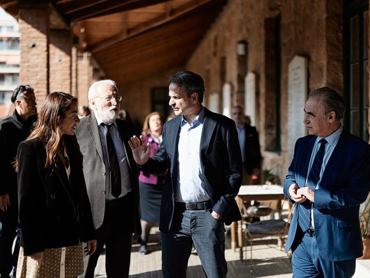 Επίσκεψη Μητσοτάκη στο Γηροκομείο Αθηνών – «Θα εξασφαλίσουμε τη χρηματοδότηση για την υλοποίηση των αναγκαίων έργων»