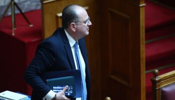 Επίθεση ΠΑΣΟΚ κατά Μ. Λαζαρίδη: «Έχει κάποιο άλλο πτυχίο που δε γνωρίζουμε;» – Νέες αποκαλύψεις από Πολάκη