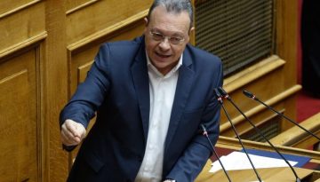 Φάμελλος κατά Μητσοτάκη: «Η κυβέρνηση αδυνατεί να αντιμετωπίσει ακρίβεια και σκάνδαλα»