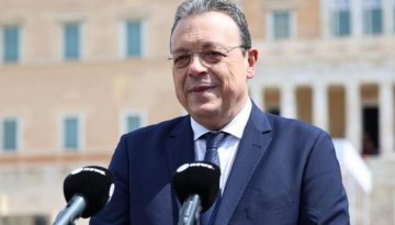 Φάμελλος: «Το υπερπλεόνασμα να δοθεί για αναστολή του ΦΠΑ σε τρόφιμα και φάρμακα, για μείωση του ΕΦΚ και στη 13η σύνταξη»