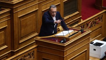 Φάμελλος: «Αδύναμος κι εκβιαζόμενος ο πρωθυπουργός»