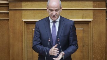 &Phi;ώ&nu;&tau;&alpha;&sigmaf; &Mu;&pi;&alpha;&rho;&alpha;&lambda;&iota;ά&kappa;&omicron;&sigmaf;: &laquo;&Tau;&omicron; &epsilon;&pi;&iota;&tau;&epsilon;&lambda;&iota;&kappa;ό &kappa;&rho;ά&tau;&omicron;&sigmaf; έ&chi;&epsilon;&iota; &epsilon;&upsilon;&theta;ύ&nu;&epsilon;&sigmaf; &gamma;&iota;&alpha; &tau;&omicron;&nu; &Omicron;&Pi;&Epsilon;&Kappa;&Epsilon;&Pi;&Epsilon; &ndash; N&alpha; &lambda;&epsilon;ί&pi;&epsilon;&iota; &eta; &alpha;&phi;&rsquo; &upsilon;&psi;&eta;&lambda;&omicron;ύ &kappa;&rho;&iota;&tau;&iota;&kappa;ή