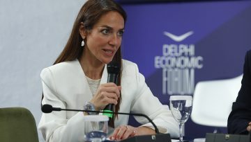 &Phi;ό&rho;&omicron;&upsilon;&mu; &Delta;&epsilon;&lambda;&phi;ώ&nu;: &laquo;&Epsilon;&nu;&tau;ό&sigmaf; &Iota;&omicron;&upsilon;&lambda;ί&omicron;&upsilon; &eta; &nu;έ&alpha; &Epsilon;&theta;&nu;&iota;&kappa;ή &Sigma;&tau;&rho;&alpha;&tau;&eta;&gamma;&iota;&kappa;ή &gamma;&iota;&alpha; &tau;&eta; &Sigma;&tau;&epsilon;&gamma;&alpha;&sigma;&tau;&iota;&kappa;ή &Pi;&omicron;&lambda;&iota;&tau;&iota;&kappa;ή&raquo; &delta;ή&lambda;&omega;&sigma;&epsilon; &eta; &Delta;ό&mu;&nu;&alpha; &Mu;&iota;&chi;&alpha;&eta;&lambda;ί&delta;&omicron;&upsilon;