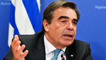 Γαλλικό παράσημο στον Μαργαρίτη Σχοινά με αναφορές στον ρόλο του στην Ευρώπη και στη στενή ελληνογαλλική συνεργασία