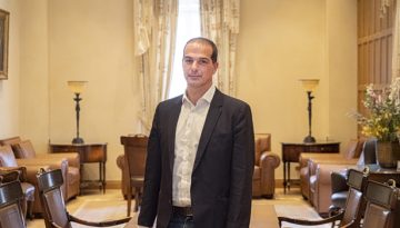 Γαβριήλ Σακελλαρίδης στο in: Η ανακύκλωση της συζήτησης για το 2015 βολεύει τον Μητσοτάκη — η Αριστερά πρέπει να κοιτάξει