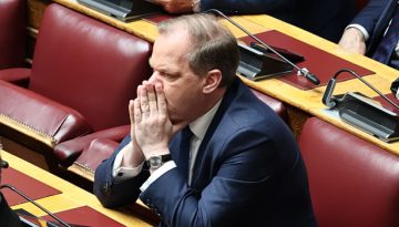 &Gamma;&iota;&alpha; ό&lambda;&alpha; &phi;&tau;&alpha;ί&epsilon;&iota; &tau;&omicron; &laquo;&epsilon;&pi;ώ&nu;&upsilon;&mu;&omicron;&raquo;, &lambda;έ&epsilon;&iota; &omicron; &Kappa;&alpha;&rho;&alpha;&mu;&alpha;&nu;&lambda;ή&sigmaf; &ndash; &Delta;&eta;&lambda;ώ&nu;&epsilon;&iota; &alpha;&theta;ώ&omicron;&sigmaf; &kappa;&alpha;&iota; &epsilon;&pi;&alpha;&nu;&alpha;&lambda;&alpha;&mu;&beta;ά&nu;&epsilon;&iota; ό&tau;&iota; &delta;&epsilon;&nu; &theta;&alpha; &pi;&omicron;&lambda;&iota;&tau;&epsilon;&upsilon;&tau;&epsilon;ί