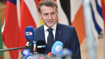 &laquo;&Gamma;&iota;&alpha;&tau;ί έ&rho;&chi;&omicron;&mu;&alpha;&iota; &sigma;&tau;&eta;&nu; &Alpha;&theta;ή&nu;&alpha;&raquo;: &Tau;&omicron; &mu;ή&nu;&upsilon;&mu;&alpha; &tau;&omicron;&upsilon; &Epsilon;&mu;&alpha;&nu;&omicron;&upsilon;έ&lambda; &Mu;&alpha;&kappa;&rho;ό&nu; &pi;&rho;&iota;&nu; &tau;&eta;&nu; &epsilon;&pi;ί&sigma;&kappa;&epsilon;&psi;ή &tau;&omicron;&upsilon; &sigma;&tau;&eta;&nu; &Epsilon;&lambda;&lambda;ά&delta;&alpha;