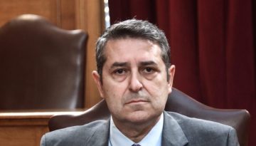 Γιώργος Μυλωνάκης κατά Κώστα Βαξεβάνη: Με την ακεραιότητά μου δεν επιτρέπω να παίζει κανένας πλαστογράφος και συκοφάντης