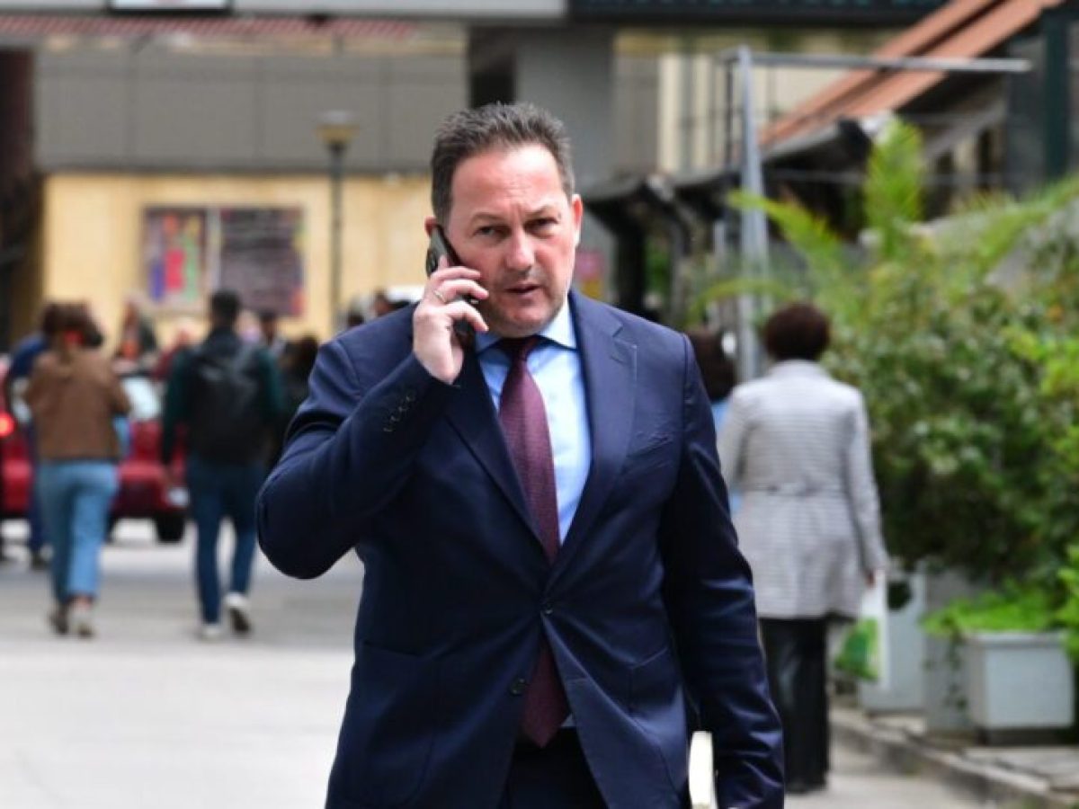 Γιώργος Μυλωνάκης: Συνεργάτες και κυβερνητικά στελέχη στο πλευρό του υφυπουργού στον «Ευαγγελισμό» για 3η μέρα – Σταθερή