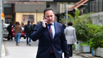 Γιώργος Μυλωνάκης: Συνεργάτες και κυβερνητικά στελέχη στο πλευρό του υφυπουργού στον «Ευαγγελισμό» για 3η μέρα – Σταθερή