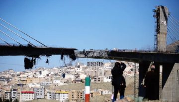 Γκρεμίζοντας γέφυρες