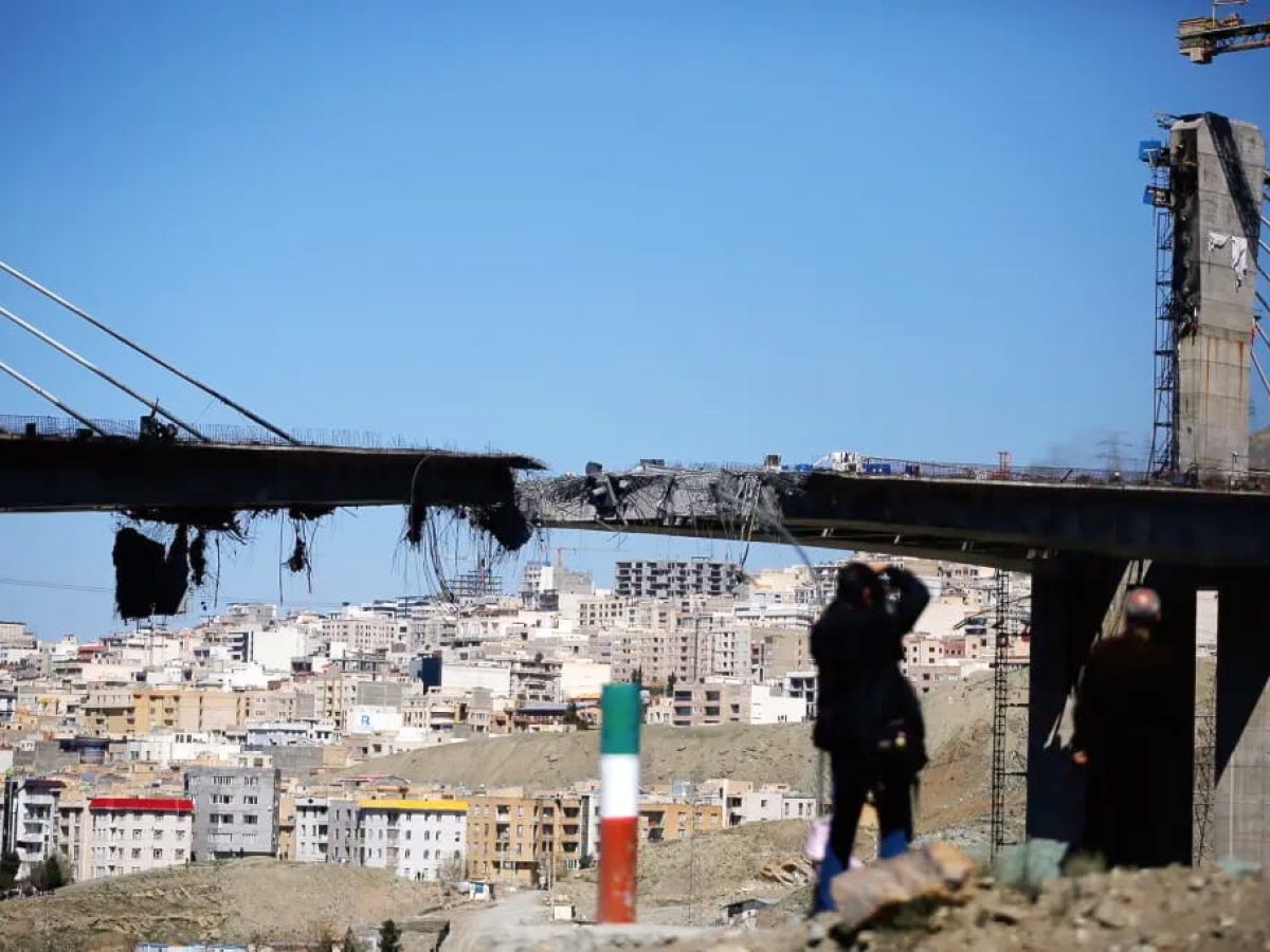 Γκρεμίζοντας γέφυρες