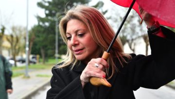 Γνωστός επιχειρηματίας στο πλευρό της Μ. Καρυστιανού