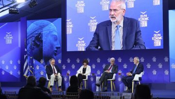 &Eta; &laquo;&alpha;&kappa;&tau;&iota;&nu;&omicron;&gamma;&rho;&alpha;&phi;ί&alpha;&raquo; &tau;&eta;&sigmaf; &Mu;&epsilon;&tau;&alpha;&pi;&omicron;&lambda;ί&tau;&epsilon;&upsilon;&sigma;&eta;&sigmaf; &sigma;&tau;&omicron;&upsilon;&sigmaf; &Delta;&epsilon;&lambda;&phi;&omicron;ύ&sigmaf;