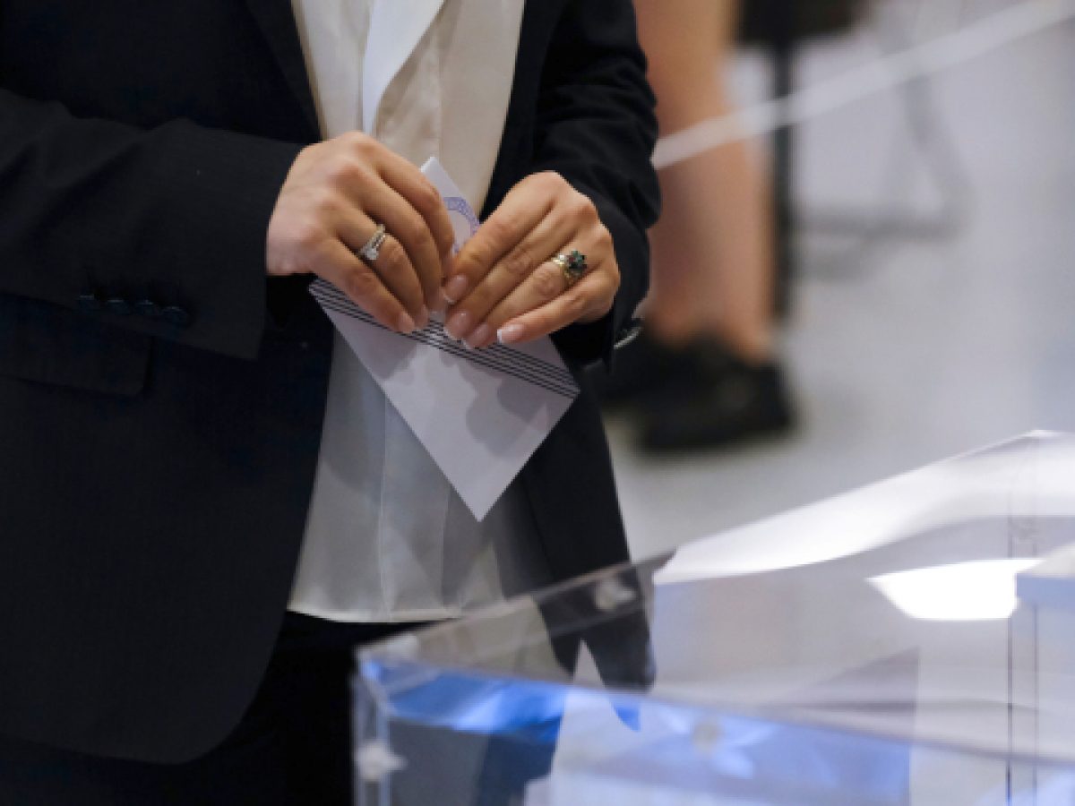 Η «ακτινογραφία» του γκάλοπ της Metron Analysis: Τι δείχνουν οι διαρροές, τα δεδομένα για Καρυστιανού και Τσίπρα