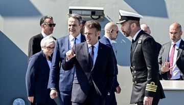 &Eta; &alpha;&nu;ά&rho;&tau;&eta;&sigma;&eta; &Mu;&alpha;&kappa;&rho;ό&nu; &gamma;&iota;&alpha; &tau;&eta; &phi;&rho;&epsilon;&gamma;ά&tau;&alpha; &laquo;&Kappa;ί&mu;&omega;&nu;&raquo;: &Delta;&epsilon;ί&chi;&nu;&epsilon;&iota; &tau;&eta; &delta;ύ&nu;&alpha;&mu;&eta; &tau;&eta;&sigmaf; &sigma;&tau;&rho;&alpha;&tau;&eta;&gamma;&iota;&kappa;ή&sigmaf; &epsilon;&tau;&alpha;&iota;&rho;&iota;&kappa;ή&sigmaf; &sigma;&chi;έ&sigma;&eta;&sigmaf; &pi;&omicron;&upsilon; &epsilon;&nu;ώ&nu;&epsilon;&iota; &tau;&iota;&sigmaf; &delta;ύ&omicron; &chi;ώ&rho;&epsilon;&sigmaf;