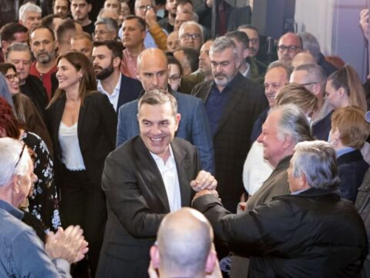 Η ατάκα Τσίπρα που δεν περνά απαρατήρητη και η αγκαλιά από τον Σαρακιώτη