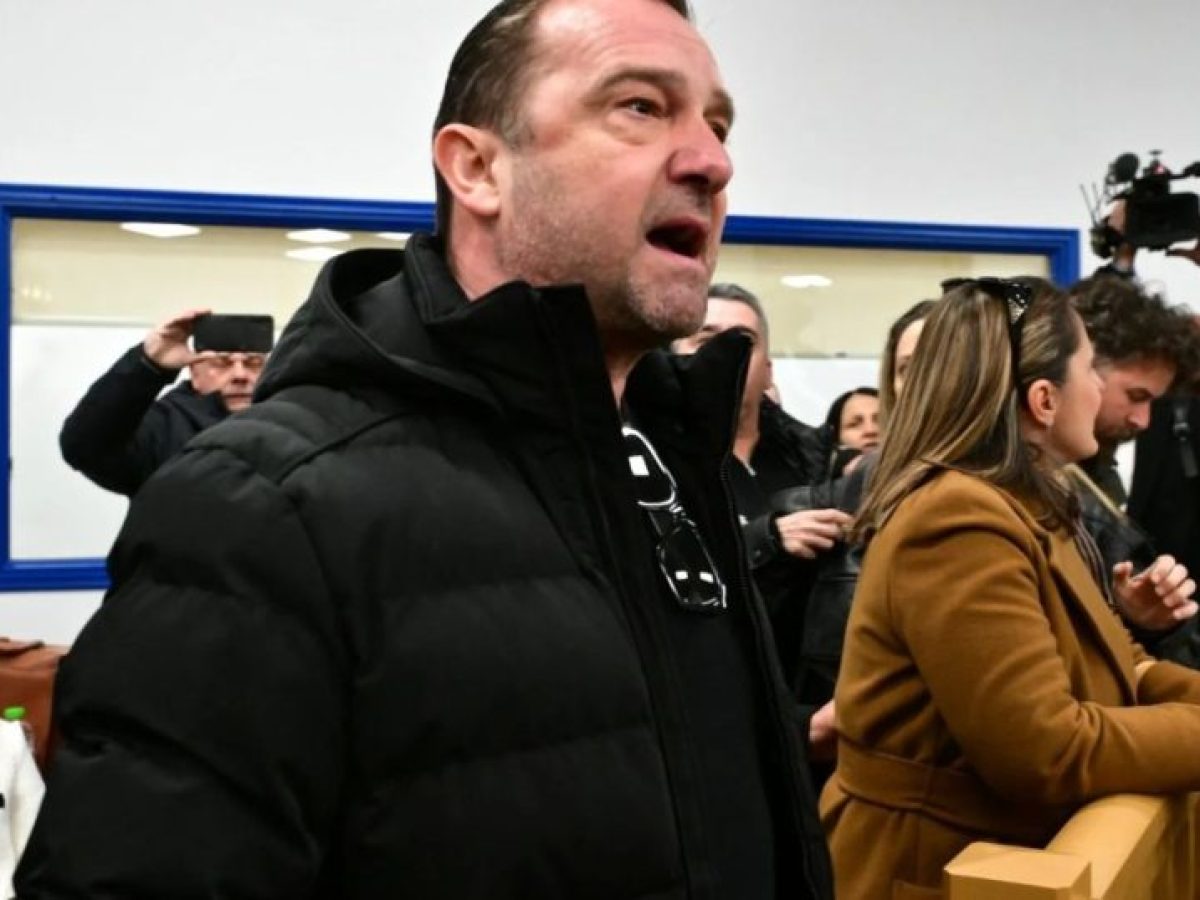 Η δίκη που έφερε τον έλεγχο, τα ρόπαλα και τo… face‑control στον δημόσιο διάλογο