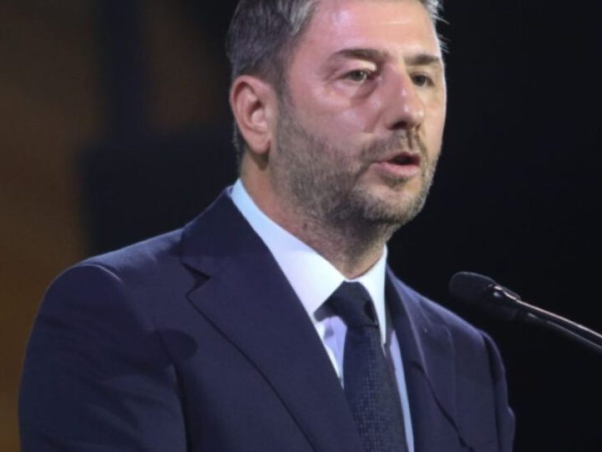 Οι «Δημοκρατίες δεν καταρρέουν με τανκς» – Ο Ανδρουλάκης ρίχνει το γάντι στη κυβέρνηση