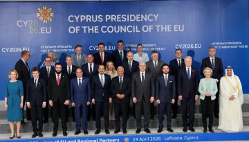 &Eta; &Epsilon;&Epsilon; &kappa;&omicron;&iota;&tau;ά &Alpha;&nu;&alpha;&tau;&omicron;&lambda;&iota;&kappa;ή &Mu;&epsilon;&sigma;ό&gamma;&epsilon;&iota;&omicron;: &Rho;ό&lambda;&omicron; &ndash; &kappa;&lambda;&epsilon;&iota;&delta;ί &delta;&iota;&epsilon;&kappa;&delta;&iota;&kappa;&epsilon;ί &eta; &Kappa;ύ&pi;&rho;&omicron;&sigmaf;
