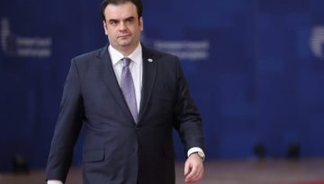 &Omicron;&iota; Έ&lambda;&lambda;&eta;&nu;&epsilon;&sigmaf; &tau;&eta;&sigmaf; &Lambda;έ&sigma;&chi;&eta;&sigmaf; &Mu;&pi;ί&lambda;&nu;&tau;&epsilon;&rho;&mu;&pi;&epsilon;&rho;&gamma;&kappa;