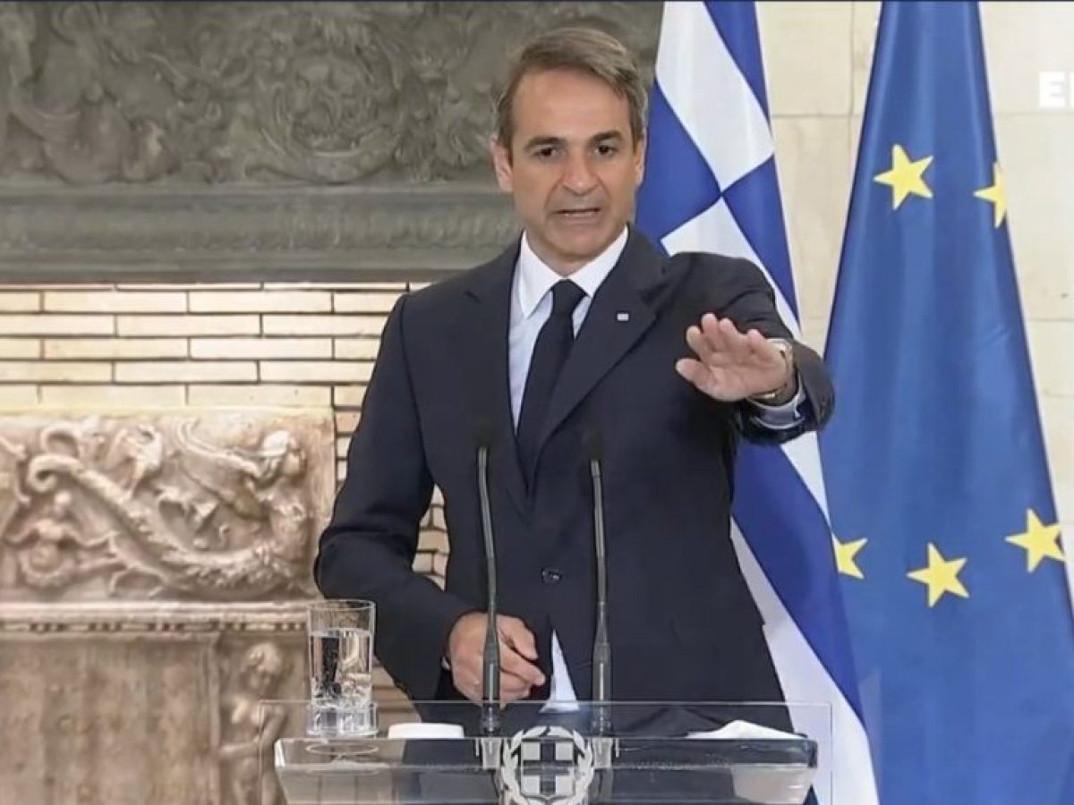 Η κυβέρνηση προκαλεί εν μέσω βροχής σκανδάλων