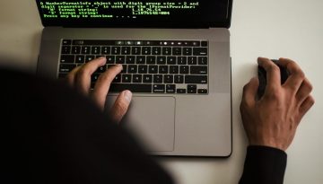 &Eta; &pi;&rho;ώ&tau;&eta; &kappa;&alpha;&tau;&alpha;&delta;ί&kappa;&eta; &kappa;&omicron;&mu;&mu;&alpha;&tau;&iota;&kappa;&omicron;ύ &laquo;&tau;&rho;&omicron;&lambda;&raquo; &alpha;&pi;&omicron;&kappa;&alpha;&lambda;ύ&pi;&tau;&epsilon;&iota; &tau;&omicron; &kappa;&rho;&upsilon;&phi;ό &delta;ί&kappa;&tau;&upsilon;&omicron;