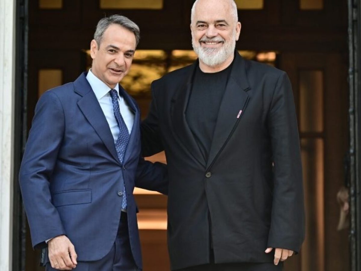 Η «συγγνώμη» του Ράμα στον Μητσοτάκη για το ντύσιμό του – «Δεν περίμενα τέτοια υποδοχή»