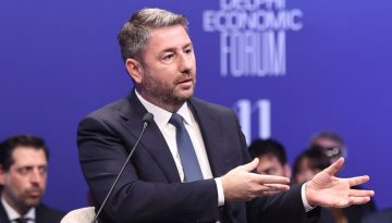 &Eta; &beta;&epsilon;&lambda;ό&nu;&alpha; &laquo;&xi;&epsilon;&kappa;ό&lambda;&lambda;&eta;&sigma;&epsilon;&raquo;, &epsilon;&lambda;&pi;ί&zeta;&omicron;&upsilon;&nu; &sigma;&tau;&omicron; ά&lambda;&mu;&alpha;