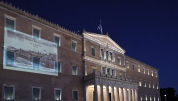 Η Βουλή φωταγωγήθηκε για την ημέρα μνήμης του Θρακικού ελληνισμού