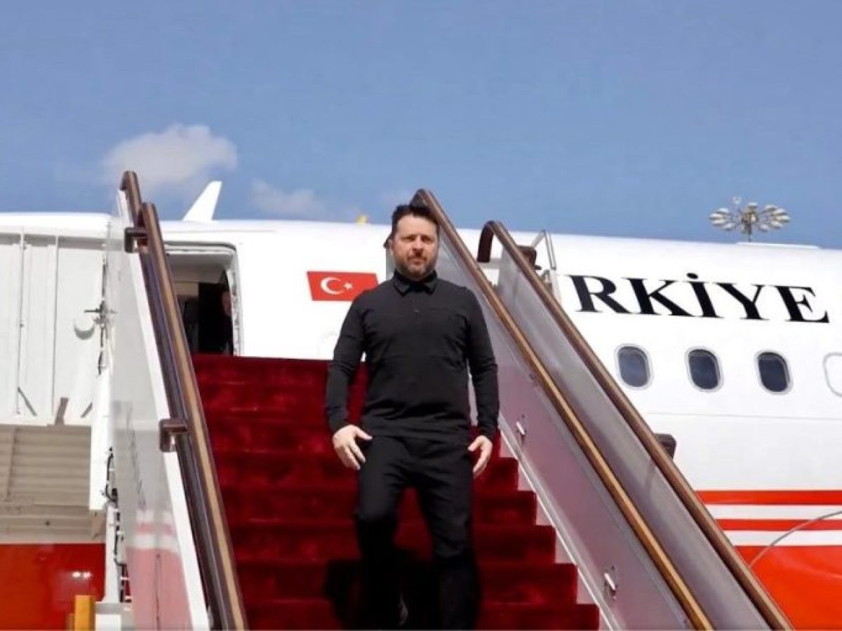 Η Αγκυρα … «υϊοθέτησε» τον Ζελένσκι