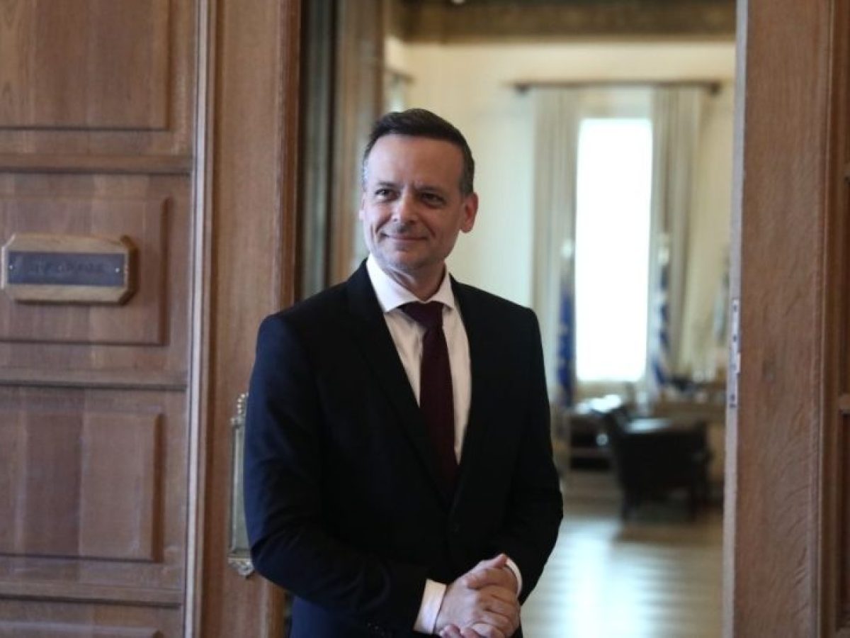 «Η Αθήνα δεν είναι Airbnb»: Πολιτική σύγκρουση για τον υπερτουρισμό στην πρωτεύουσα