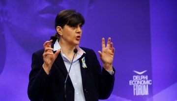 &laquo;&Epsilon;ί&mu;&alpha;&sigma;&tau;&epsilon; &mu;&iota;&alpha;&hellip; &omega;&rho;&alpha;ί&alpha; &alpha;&tau;&mu;ό&sigma;&phi;&alpha;&iota;&rho;&alpha;&raquo;