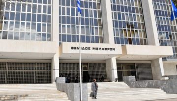 &Upsilon;&pi;&omicron;&kappa;&lambda;&omicron;&pi;έ&sigmaf;: Ά&gamma;&rho;&iota;&alpha; &kappa;ό&nu;&tau;&rho;&alpha; &sigma;&tau;&omicron; &pi;&omicron;&lambda;&iota;&tau;&iota;&kappa;ό &sigma;&kappa;&eta;&nu;&iota;&kappa;ό &gamma;&iota;&alpha; &tau;&eta;&nu; &alpha;&pi;ό&phi;&alpha;&sigma;&eta; &tau;&omicron;&upsilon; &Alpha;&rho;&epsilon;ί&omicron;&upsilon; &Pi;ά&gamma;&omicron;&upsilon;
