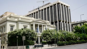 &Upsilon;&pi;&omicron;&upsilon;&rho;&gamma;&epsilon;ί&omicron; &Epsilon;&xi;&omega;&tau;&epsilon;&rho;&iota;&kappa;ώ&nu; &sigma;&epsilon; &Phi;&iota;&nu;&tau;ά&nu;: &Eta; &Epsilon;&lambda;&lambda;ά&delta;&alpha; &delta;&epsilon;&nu; &delta;έ&chi;&epsilon;&tau;&alpha;&iota; &upsilon;&pi;&omicron;&delta;&epsilon;ί&xi;&epsilon;&iota;&sigmaf;, &omicron;ύ&tau;&epsilon; &omicron;&phi;&epsilon;ί&lambda;&epsilon;&iota; &epsilon;&xi;&eta;&gamma;ή&sigma;&epsilon;&iota;&sigmaf; &sigma;&epsilon; &kappa;&alpha;&nu;έ&nu;&alpha;&nu;