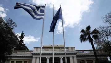 &Epsilon;&iota;&sigma;ή&gamma;&eta;&sigma;&eta; &Pi;&iota;&epsilon;&rho;&rho;&alpha;&kappa;ά&kappa;&eta;-&Kappa;&upsilon;&rho;&alpha;&nu;ά&kappa;&eta; &gamma;&iota;&alpha; &Tau;έ&mu;&pi;&eta;: &Tau;&omicron; &Delta;&eta;&mu;ό&sigma;&iota;&omicron; &pi;&alpha;&rho;&alpha;&iota;&tau;&epsilon;ί&tau;&alpha;&iota; &alpha;&pi;ό έ&nu;&delta;&iota;&kappa;&alpha; &mu;έ&sigma;&alpha; &kappa;&alpha;&tau;ά &tau;&omega;&nu; &alpha;&pi;&omicron;&zeta;&eta;&mu;&iota;ώ&sigma;&epsilon;&omega;&nu;