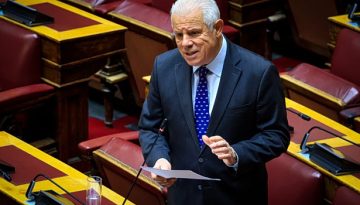 &laquo;&Kappa;&alpha;&rho;&phi;&iota;ά&raquo; &Beta;&lambda;ά&chi;&omicron;&upsilon; &gamma;&iota;&alpha; &upsilon;&pi;ό&theta;&epsilon;&sigma;&eta; &Lambda;&alpha;&zeta;&alpha;&rho;ί&delta;&eta;: &laquo;&Kappa;ά&tau;&iota; &delta;&epsilon;&nu; &pi;ά&epsilon;&iota; &kappa;&alpha;&lambda;ά &sigma;&tau;&omicron; &Mu;&alpha;&xi;ί&mu;&omicron;&upsilon;&raquo;