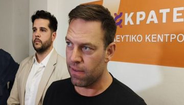 &Kappa;&alpha;&sigma;&sigma;&epsilon;&lambda;ά&kappa;&eta;&sigmaf;: &laquo;&Omicron; &kappa;. &Tau;&sigma;ί&pi;&rho;&alpha;&sigmaf; &alpha;&nu;ή&kappa;&epsilon;&iota; &sigma;&tau;&omicron; &pi;&alpha;&rho;&epsilon;&lambda;&theta;ό&nu;&raquo; &ndash; &Beta;ό&lambda;&tau;&alpha; &sigma;&tau;&omicron; &Beta;ό&lambda;&omicron; &mu;&epsilon; &Tau;ά&iota;&lambda;&epsilon;&rho; &kappa;&alpha;&iota; &Phi;ά&rho;&lambda;&epsilon;&iota; (video)