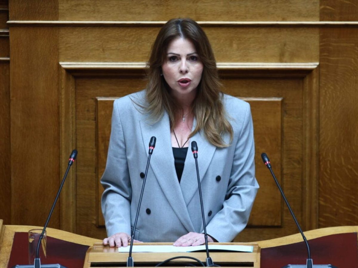 Κατερίνα Παπακώστα: Σας κοιτάζω με καθαρό βλέμμα – έκανα μόνον αυτό που οφείλει να κάνει κάθε βουλευτής