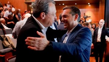 &Kappa;ύ&kappa;&lambda;&omicron;&iota; &Alpha;&lambda;έ&xi;&eta; &Tau;&sigma;ί&pi;&rho;&alpha;: &Kappa;&alpha;&mu;ί&alpha; &sigma;&upsilon;&nu;ά&nu;&tau;&eta;&sigma;&eta; ή &epsilon;&pi;&iota;&kappa;&omicron;&iota;&nu;&omega;&nu;ί&alpha; &mu;&epsilon; &tau;&omicron;&nu; &Sigma;&omega;&kappa;&rho;ά&tau;&eta; &Phi;ά&mu;&epsilon;&lambda;&lambda;&omicron;