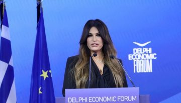 &Kappa;ί&mu;&pi;&epsilon;&rho;&lambda;&iota; &Gamma;&kappa;&iota;&lambda;&phi;ό&iota;&lambda;: &laquo;&Omicron; &Tau;&rho;&alpha;&mu;&pi; &theta;&epsilon;&omega;&rho;&epsilon;ί &tau;&eta;&nu; &Epsilon;&lambda;&lambda;ά&delta;&alpha; &beta;&alpha;&sigma;&iota;&kappa;ό &sigma;&tau;&rho;&alpha;&tau;&eta;&gamma;&iota;&kappa;ό &epsilon;&tau;&alpha;ί&rho;&omicron;&raquo;