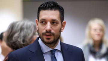 Κυρανάκης: Άνανδρη επίθεση στη δημοσιογράφο Μίνα Καραμήτρου επειδή τον στρίμωξε με τις ερωτήσεις της στο OPEN – Το παιδί