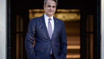 &Kappa;&upsilon;&rho;&iota;ά&kappa;&omicron;&sigmaf; &Mu;&eta;&tau;&sigma;&omicron;&tau;ά&kappa;&eta;&sigmaf;: &Tau;&omicron; &pi;&alpha;&sigma;&chi;&alpha;&lambda;&iota;&nu;ό &mu;ή&nu;&upsilon;&mu;&alpha; &tau;&omicron;&upsilon; &pi;&rho;&omega;&theta;&upsilon;&pi;&omicron;&upsilon;&rho;&gamma;&omicron;ύ &ndash; &laquo;&Tau;&omicron; &phi;&omega;&sigmaf; &kappa;&epsilon;&rho;&delta;ί&zeta;&epsilon;&iota; &pi;ά&nu;&tau;&alpha; &tau;&omicron; &sigma;&kappa;&omicron;&tau;ά&delta;&iota;&raquo;