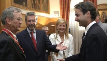 Κοίτα ποιος μιλάει για … «βαθύ κράτος»