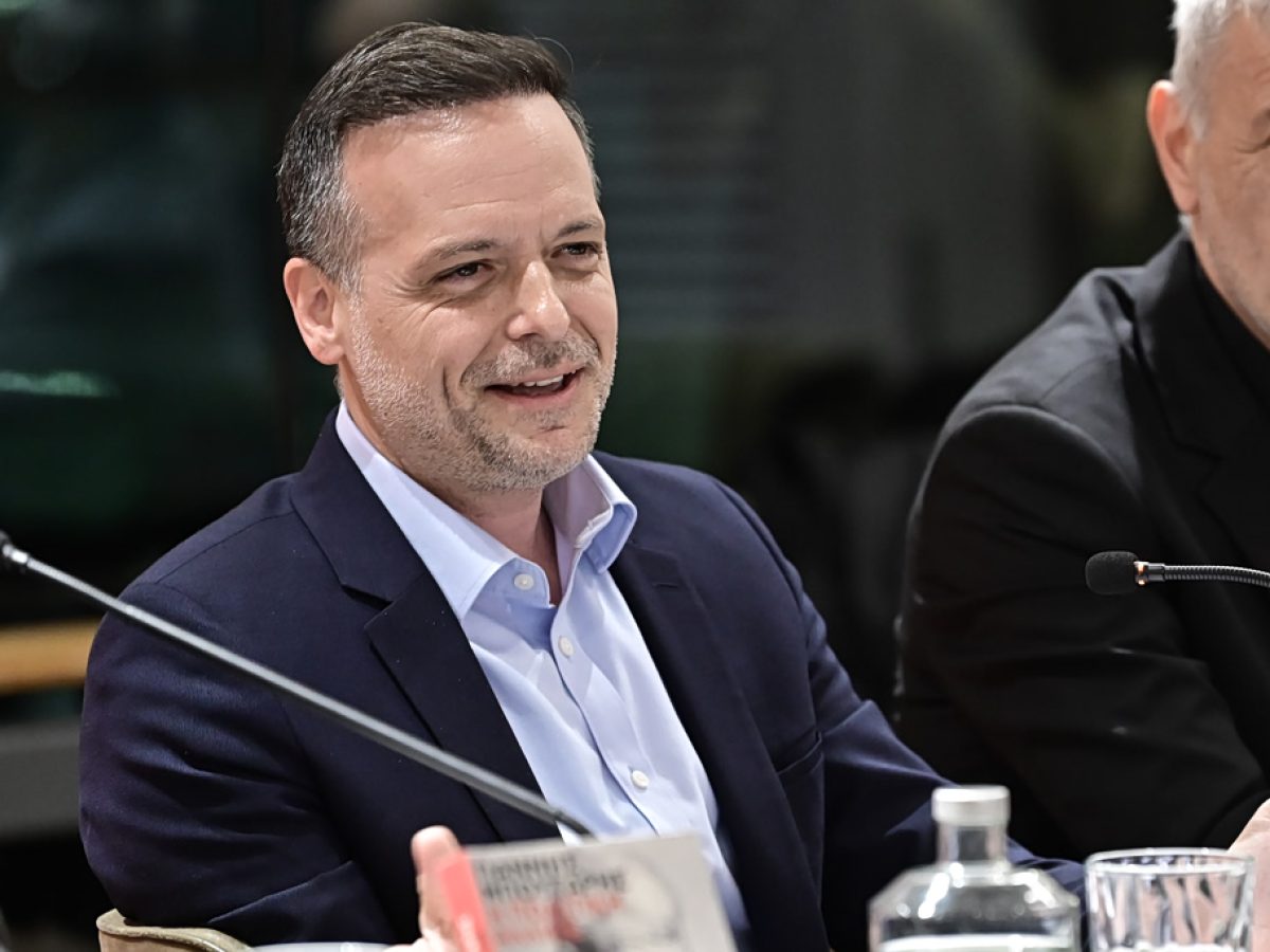 &Kappa;ό&nu;&tau;&rho;&alpha; &Delta;&omicron;ύ&kappa;&alpha; &ndash; &Kappa;&epsilon;&phi;&alpha;&lambda;&omicron;&gamma;&iota;ά&nu;&nu;&eta; &gamma;&iota;&alpha; &Pi;&lambda;ά&kappa;&alpha; &kappa;&alpha;&iota; &tau;&omicron;&upsilon;&rho;&iota;&sigma;&mu;ό: &laquo;Ό&pi;&omicron;&iota;&omicron;&sigmaf; &delta;&epsilon;&nu; &beta;&lambda;έ&pi;&epsilon;&iota; &tau;&omicron; &pi;&rho;ό&beta;&lambda;&eta;&mu;&alpha;, &sigma;&tau;&rho;&omicron;&upsilon;&theta;&omicron;&kappa;&alpha;&mu;&eta;&lambda;ί&zeta;&epsilon;&iota;&raquo;