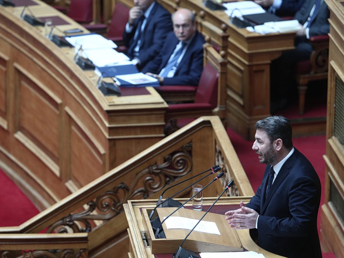 &Kappa;ό&nu;&tau;&rho;&alpha; &mu;&epsilon;&tau;&alpha;&xi;ύ &Alpha;&nu;&delta;&rho;&omicron;&upsilon;&lambda;ά&kappa;&eta; &kappa;&alpha;&iota; &Chi;&alpha;&tau;&zeta;&eta;&delta;ά&kappa;&eta; &sigma;&tau;&eta; &Beta;&omicron;&upsilon;&lambda;ή: &laquo;&Mu;ό&nu;&eta; &lambda;ύ&sigma;&eta; &omicron;&iota; &epsilon;&kappa;&lambda;&omicron;&gamma;έ&sigmaf;&raquo; &ndash; &laquo;&Epsilon;&nu;ί&omicron;&tau;&epsilon; &tau;&alpha; &alpha;&iota;&tau;ή&mu;&alpha;&tau;&alpha; &gamma;ί&nu;&omicron;&nu;&tau;&alpha;&iota; &delta;&epsilon;&kappa;&tau;ά&raquo;