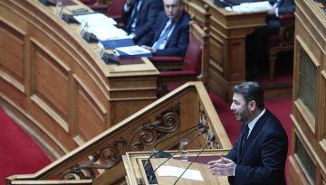 Κόντρα μεταξύ Ανδρουλάκη και Χατζηδάκη στη Βουλή: «Μόνη λύση οι εκλογές» – «Ενίοτε τα αιτήματα γίνονται δεκτά»