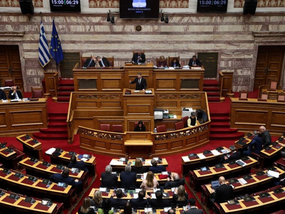&Kappa;ό&nu;&tau;&rho;&alpha; &Tau;&alpha;&chi;&iota;ά&omicron; &ndash; &Gamma;&iota;ό&gamma;&iota;&alpha;&kappa;&alpha;: &laquo;&Delta;&epsilon;&nu; &theta;&alpha; &pi;έ&sigma;&omicron;&upsilon;&mu;&epsilon; &sigma;&tau;&omicron;&nu; &lambda;&alpha;ϊ&kappa;&iota;&sigma;&mu;ό&raquo; -&laquo;&Omicron;ύ&tau;&epsilon; &epsilon;&rho;&omega;&tau;ή&sigma;&epsilon;&iota;&sigmaf; &nu;&alpha; &mu;&eta;&nu; &kappa;ά&nu;&omicron;&upsilon;&mu;&epsilon;&raquo;